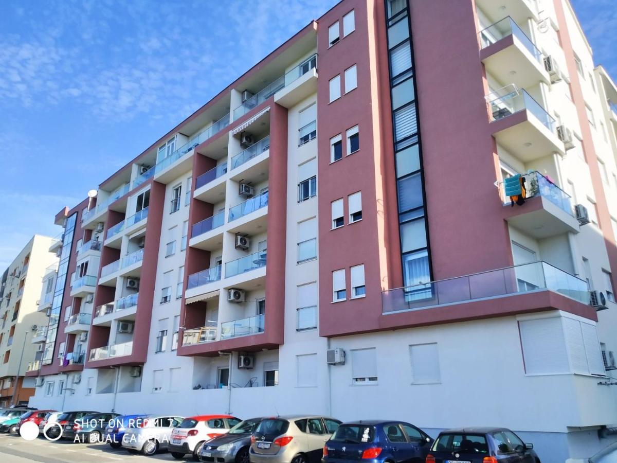 Aga Apartman פודגוריצה מראה חיצוני תמונה